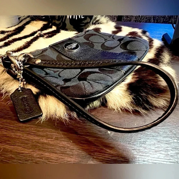 Authentic Coach Wristlet Canvas Leather Perfect Condition - Picture 2 of 7